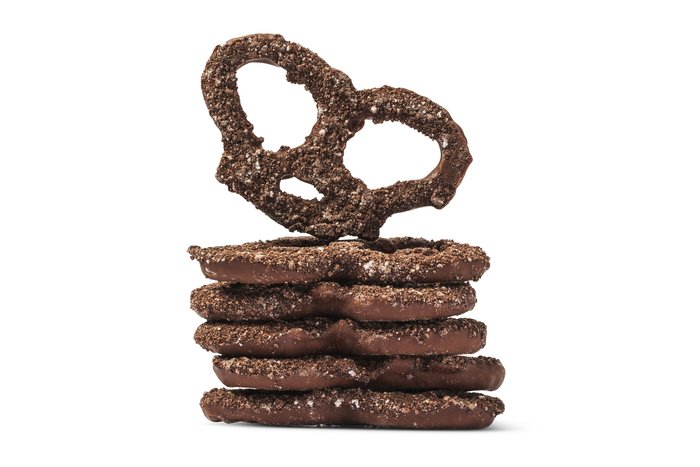 Milk Chocolate Cookies & Crème Premier Pretzels photo