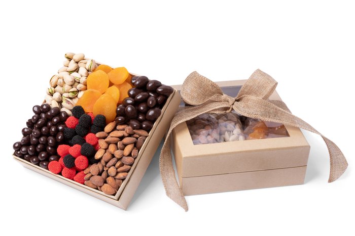Buy Dry Fruits in Box 500 Grams and Chocolates Combo Online , Send Gifts To  India - OyeGifts.com